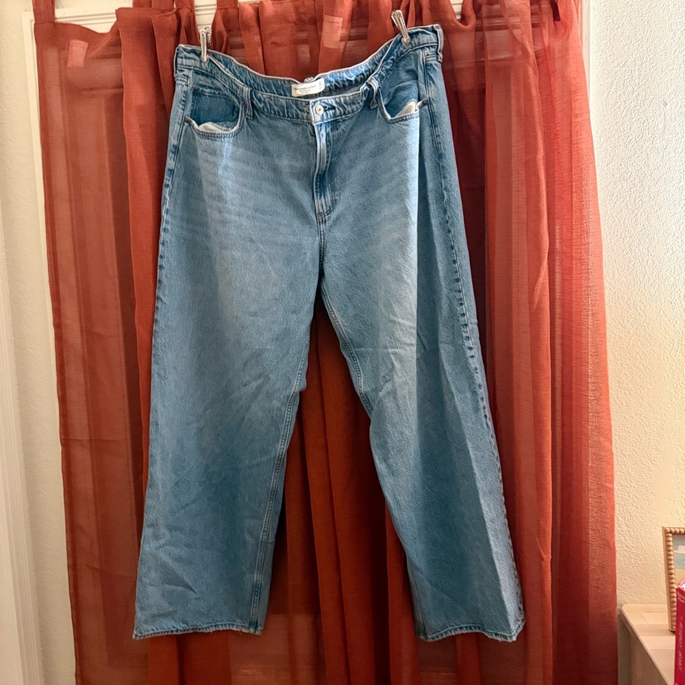 Abercrombie & Fitch Mid Rise Wide Leg Jeans 35/20